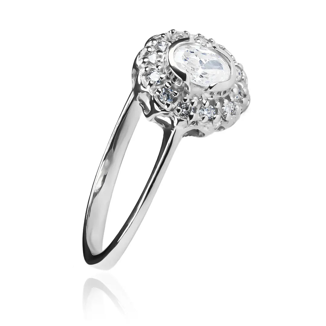 Anillo de compromiso Lady Tradicional Queen JC de Joyería Caracas, hecho en oro de 18k y con un certificado de garantía de por vida.