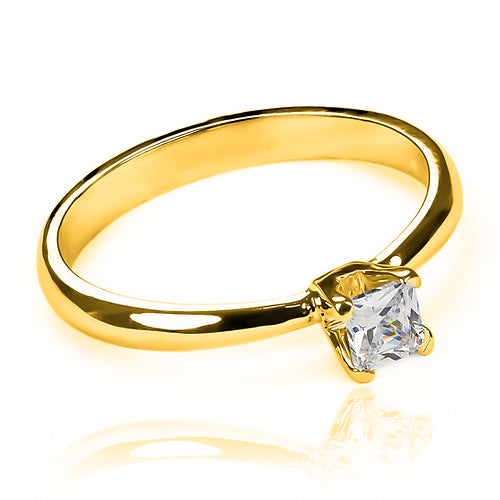 Anillo de compromiso pirámide square. Confeccionado con joyería caracas, en oro 18 k premium y certificado de calidad y garantía vitalicia.