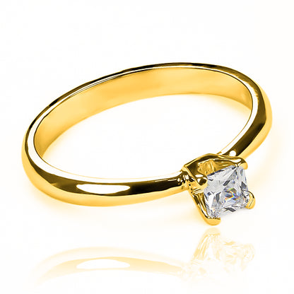 Anillo de compromiso pirámide square. Confeccionado con joyería caracas, en oro 18 k premium y certificado de calidad y garantía vitalicia.