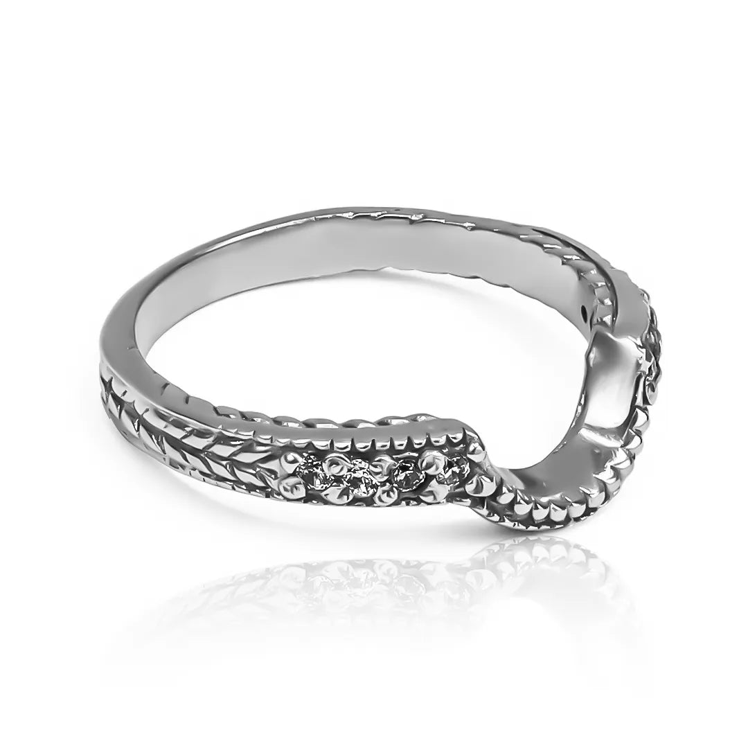 Anillo pisargolla ramas de Joyería Caracas en oro 18k. Su diseño lo hace único, garantizado para toda la vida.