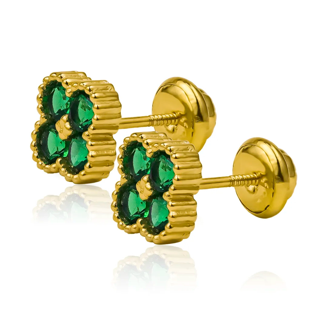 Topitos trébol 4 hojas L están hechos con oro de 18k de Joyería Caracas. Una pieza de alta calidad que refleja tu buen gusto y suerte.