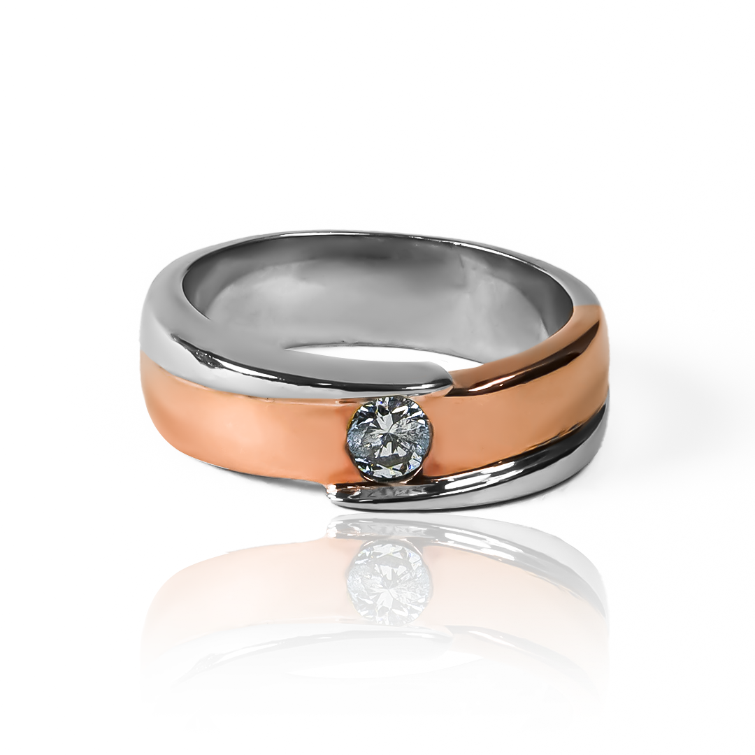 El anillo Wave diamond es una verdadera obra de arte. Hecho de oro de 18K, su diseño único de argolla ondulada evoca la elegancia y movimiento del mar. Con diamantes engastados a mano, este anillo es una adición eterna a cualquier colección de joyas. Garantizado de por vida para asegurar su calidad y valor.